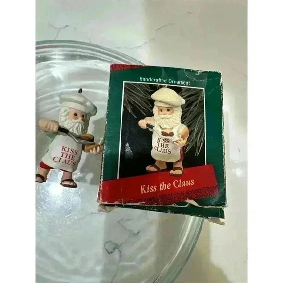 Hallmark Christmas Ornament 1988 Kiss The Claus - Picture 9 of 12
